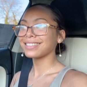 Meet your Posher, Kayla